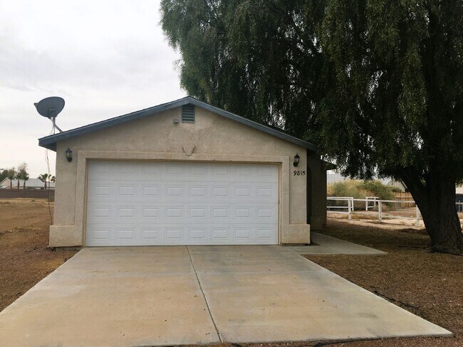 Building Photo - 3-Bedroom Single Family Home with Central Cooling, Attached Garage, and Tile Flooring