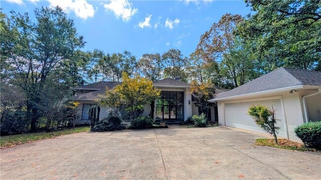 Building Photo - 2939 Rivercrest Dr