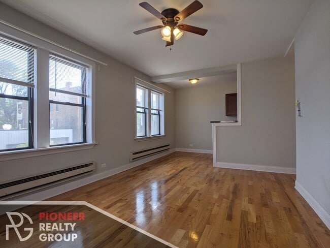 Building Photo - 818 W Diversey Pky Unit A