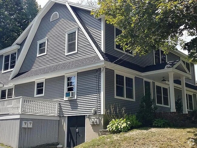 Building Photo - 7 Lessard Ave Unit 7 Lessard Ave Rental