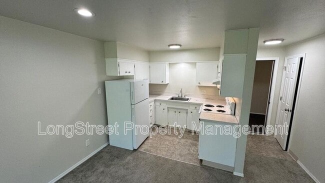 Photo - 915 SW Adams Ave Unit 19