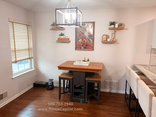 Photo - 145 Yorktown Blvd