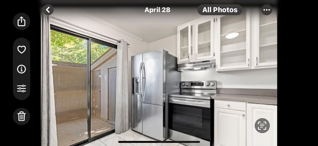 Photo - 899 Woodside Ln E