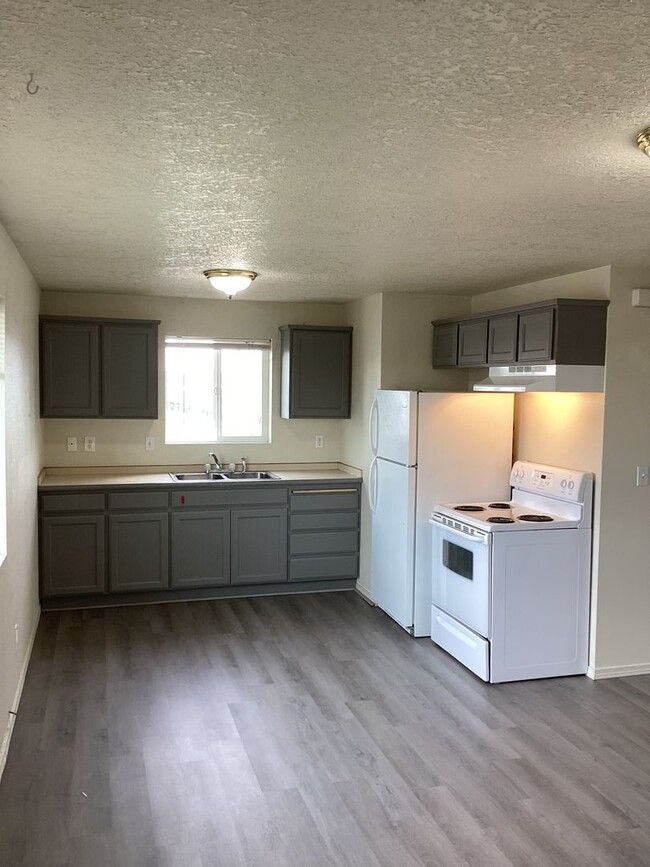 Photo - 2040-2040 NE Elk St Unidad 2046 NE Elk St