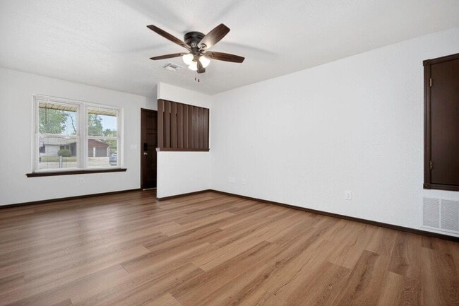 Photo - 742 W Juniper Dr