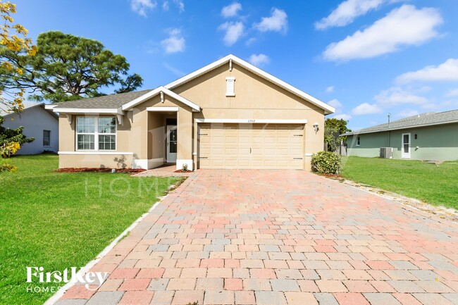 Building Photo - 2702 SW 9th Pl