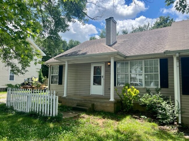 Photo - 3 Bed/2 Bath Townhouse *Huge Bonus Room*SO...