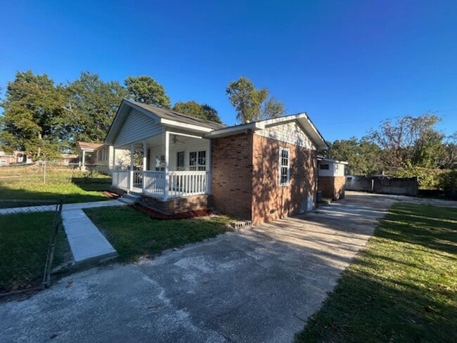 Photo - 3530 Beaumont Ave