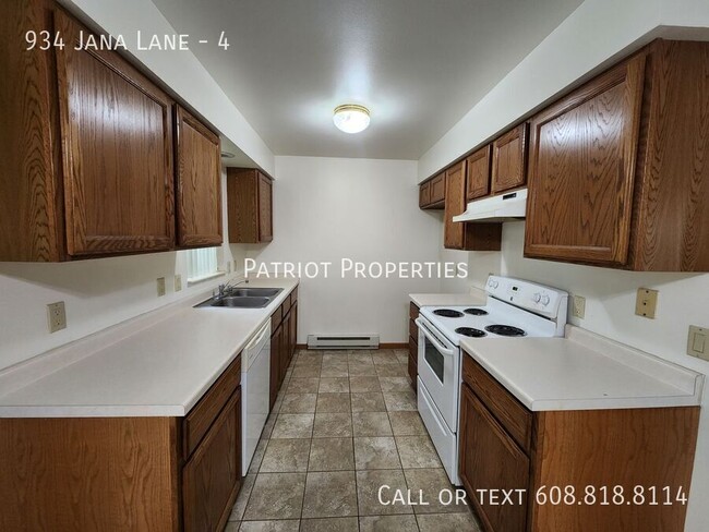 Building Photo - 934 Jana Ln Unit 4