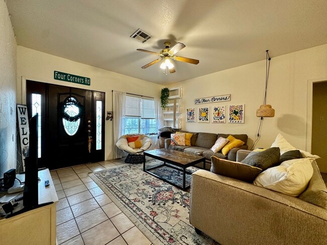 Photo - 4/4 Duplex Near Baylor!