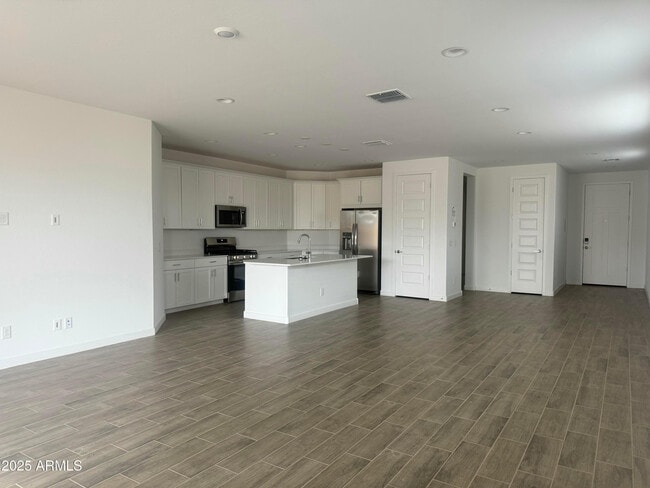 Photo - 2890 E Frontiersman Ln