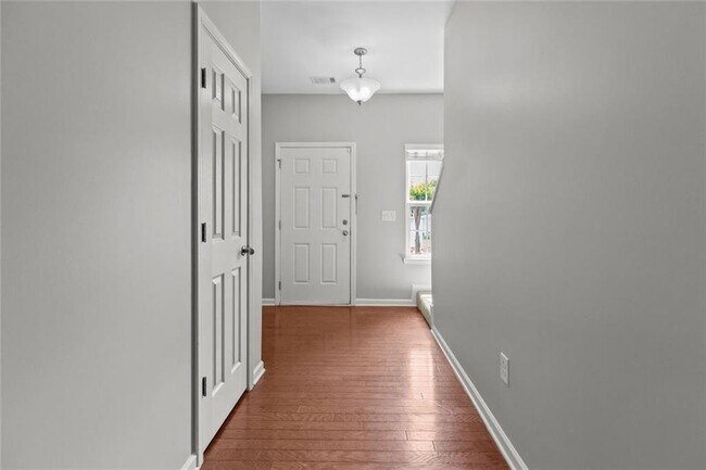 Photo - 5612 Moresby Ct