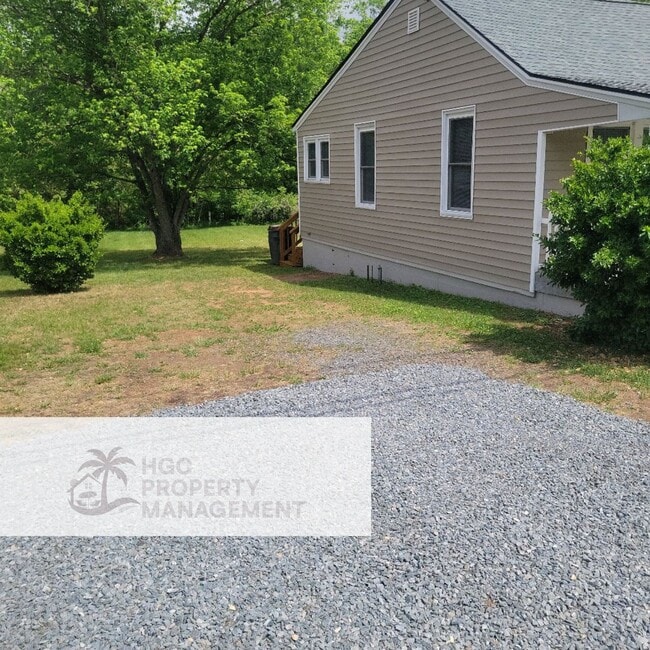 Photo - 1547 Barnes St