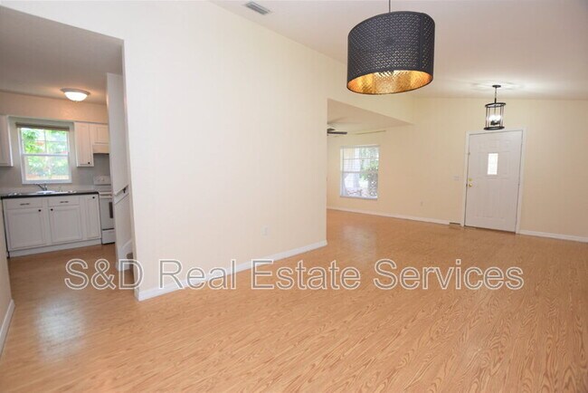 Photo - 302 W Belmar St