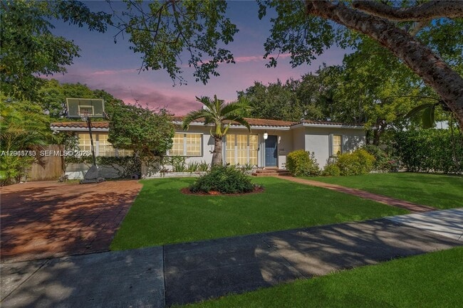 Photo - 1875 Alamanda Dr