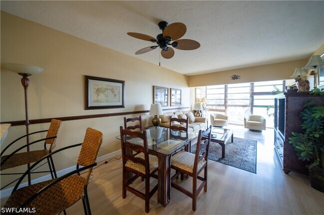 Photo - 807 River Point Dr Unidad 304D