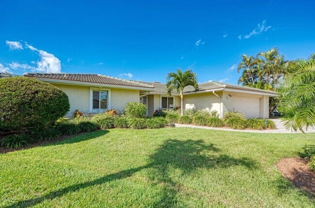 Photo - Amazing waterfront home, Sunsets included!