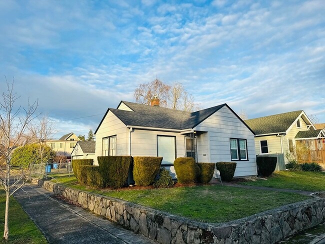 Photo - Charming Downtown Vancouver Bungalow