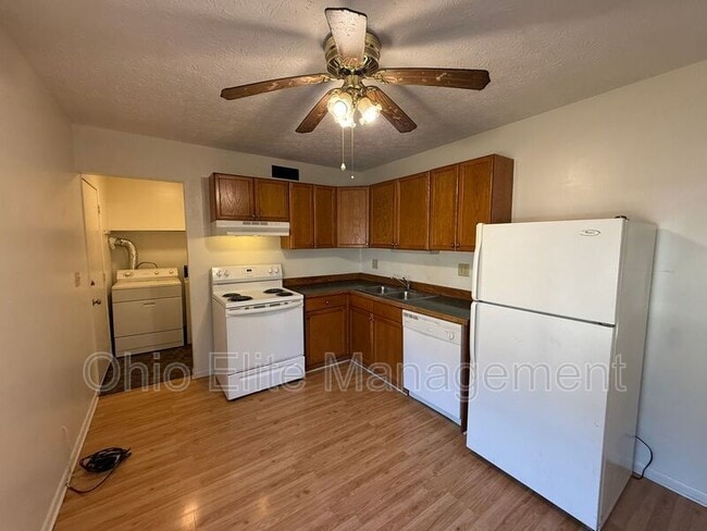 Photo - 2450 Hiawatha St