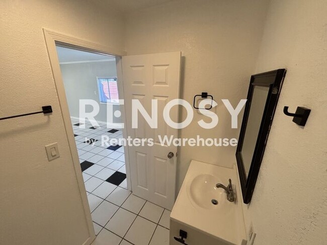 Photo - Modern, Solar Energy, 2-Bedroom detached Casita!