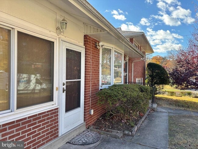 Photo - 2712 Finch St