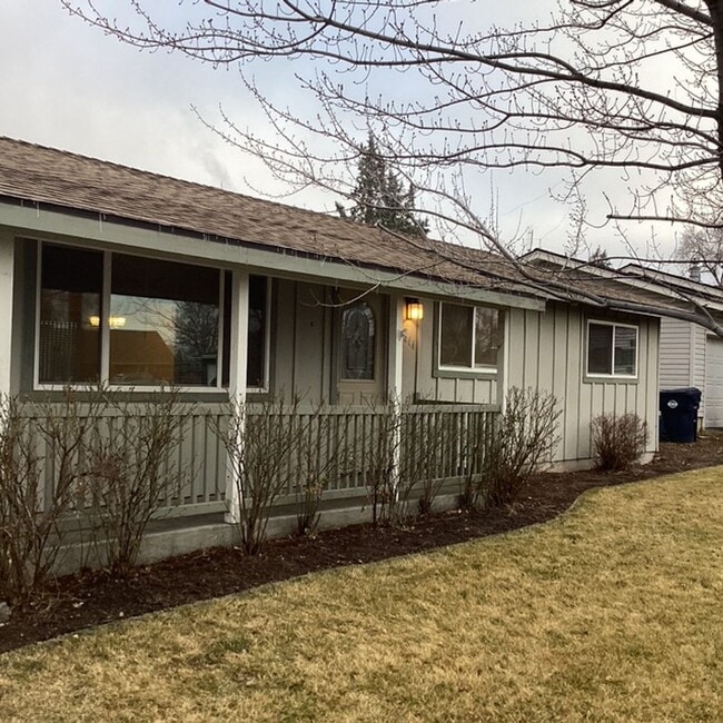 Photo - 1444 NW Canyon Dr