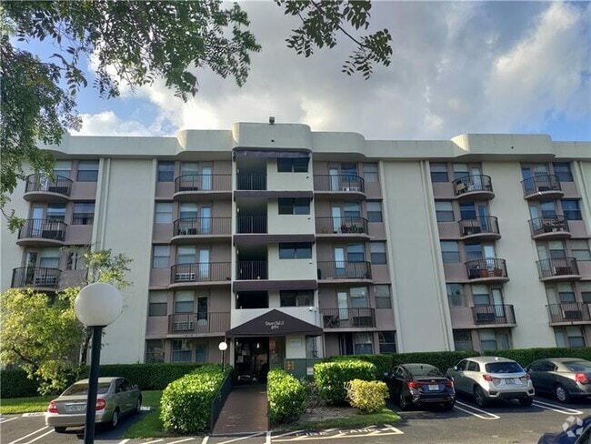 Building Photo - 2771 Riverside Dr Unit 207 Rental