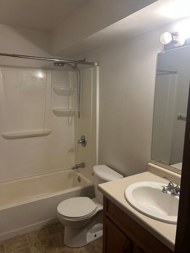 Baño - Lakeshore Apartments