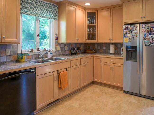 Photo - 703 Longview St