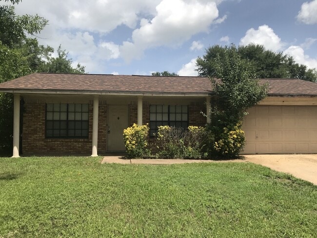 Building Photo - 3 Bedroom 2 Bath Rental