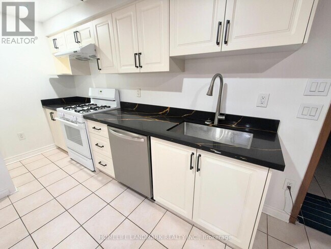 Photo - 100 Kingslake Rd