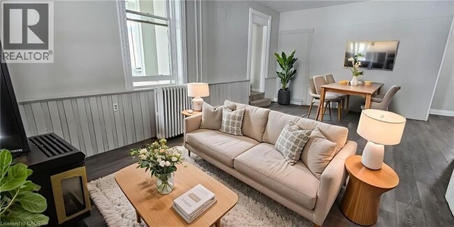 Photo - 130 Brown St