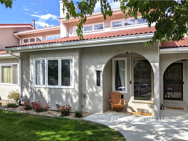 Building Photo - 2321 Perry St