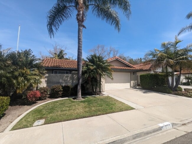 Spacious 4 Bedroom 2 Bath in Desirable Oceanside! - Spacious 4 Bedroom 2 Bath in Desirable Oceanside!