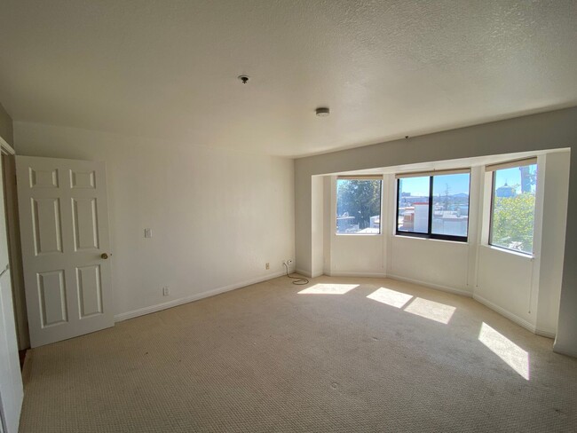Photo - Amazing Cleveland Heights, 1 Block East of Lake Merritt with views of the lake