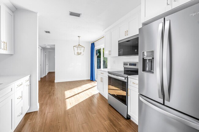 Photo - 652 42nd Ave NE