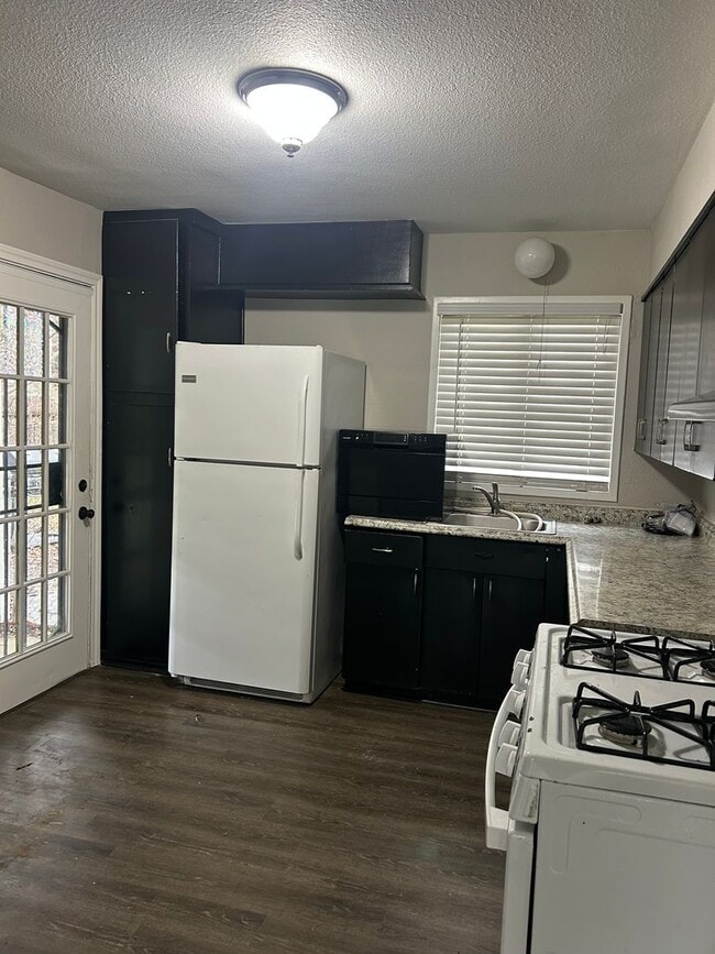 Photo - 5700 Dennis Ave