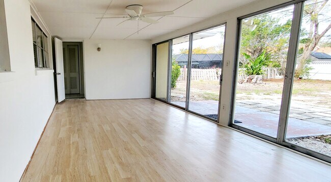 Photo - 428 Park Ln Dr