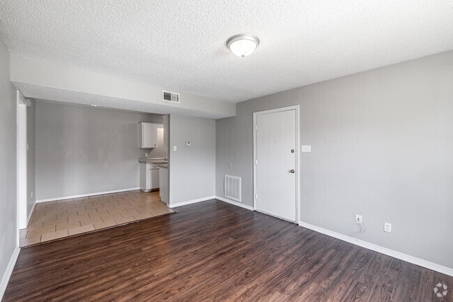2BR, 1BA - 935SF - Living Room