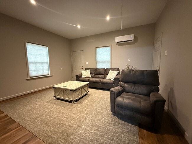 Building Photo - 2 Bedrooms, 1 Bathroom - Home in Cedar Bluff! FULLY FURNISHED, INCLUDING UTILITIES