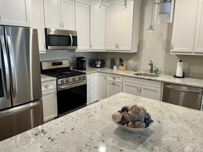 Building Photo - Water Pointe Unit 8ISL-309