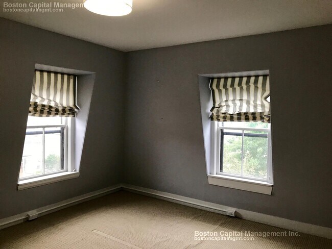 Photo - 674 Main St Unit 2