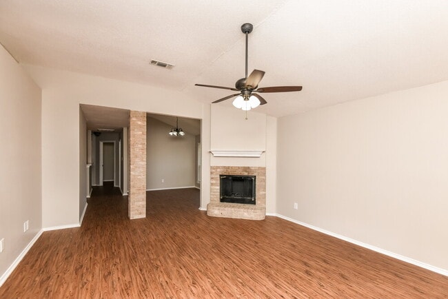 Photo - 415 Faircrest Dr