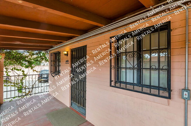 Photo - 947 N Alvernon Way