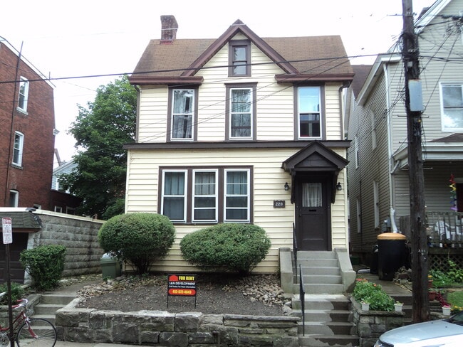 Building Photo - 228 Green St Unit B