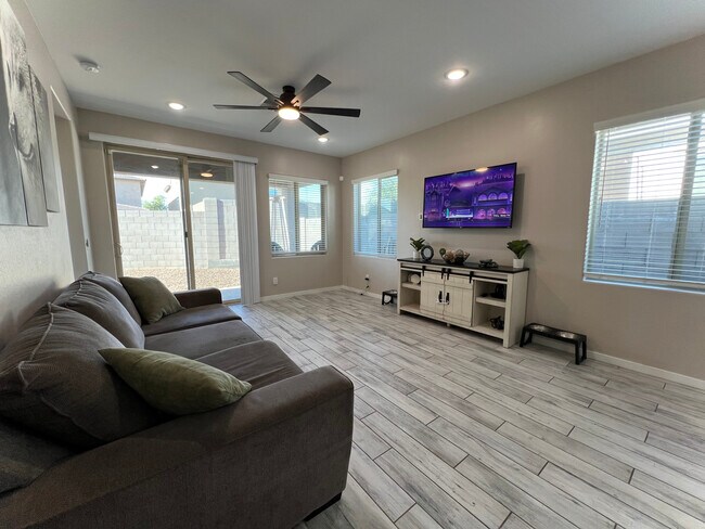 Photo - 2126 N Marketside Ave