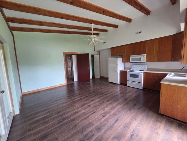 Building Photo - 1 bedroom 1 bath studio apartment