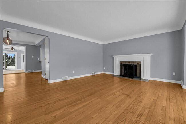 Photo - 2299 W Lincoln St