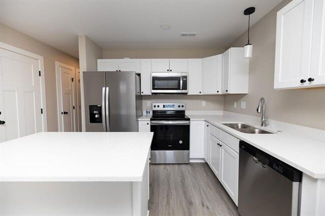 Photo - 542-544 W 50th Ct S