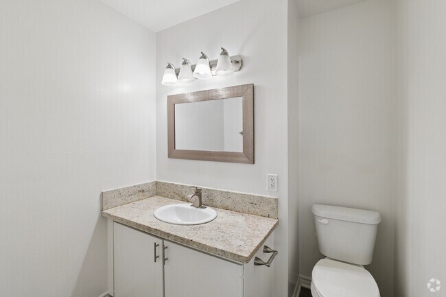 2BR, 1.5BA - 865SF - Primary Bathroom